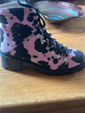 Abaeté Pink and Black Lace-Up Chunky Heel Ankle Boot